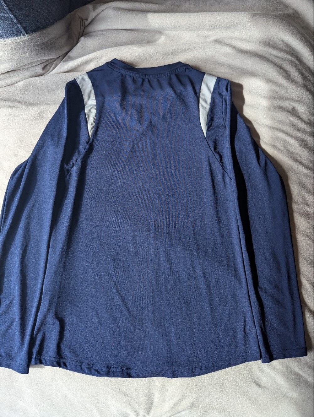 Mizuno Women's Long Sleeve V-Neck Volleyball Jersey in Navy and White - Picture 12 of 15